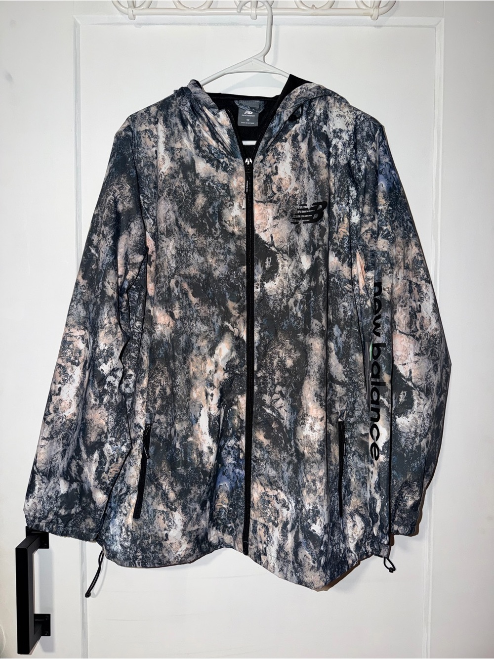 New Balance Women’s Marble-Print Hooded Rain Jacket- Black& Cream